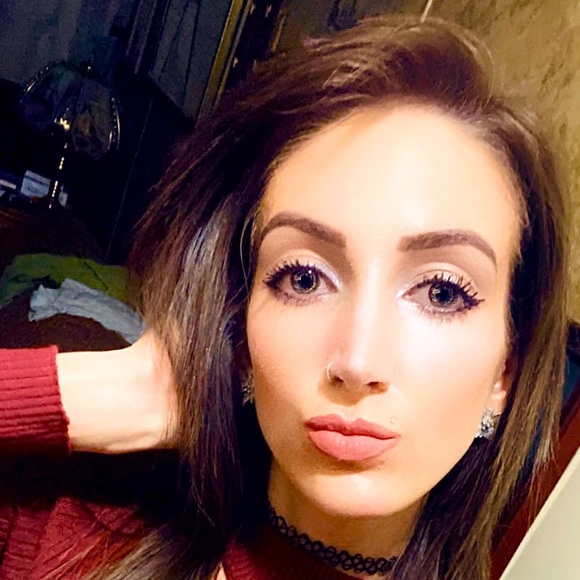 Meet Your Posher: Stephanie💁🏻‍♀️ - Picture 2 of 3